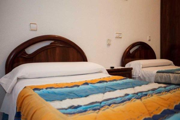 Hostal Palacios Fuencarral Мадрид Экстерьер фото