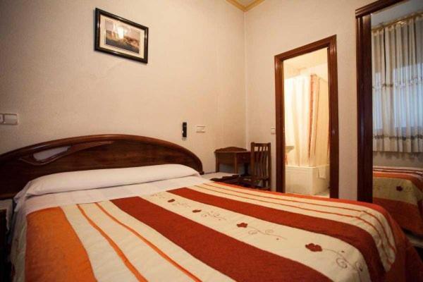 Hostal Palacios Fuencarral Мадрид Экстерьер фото