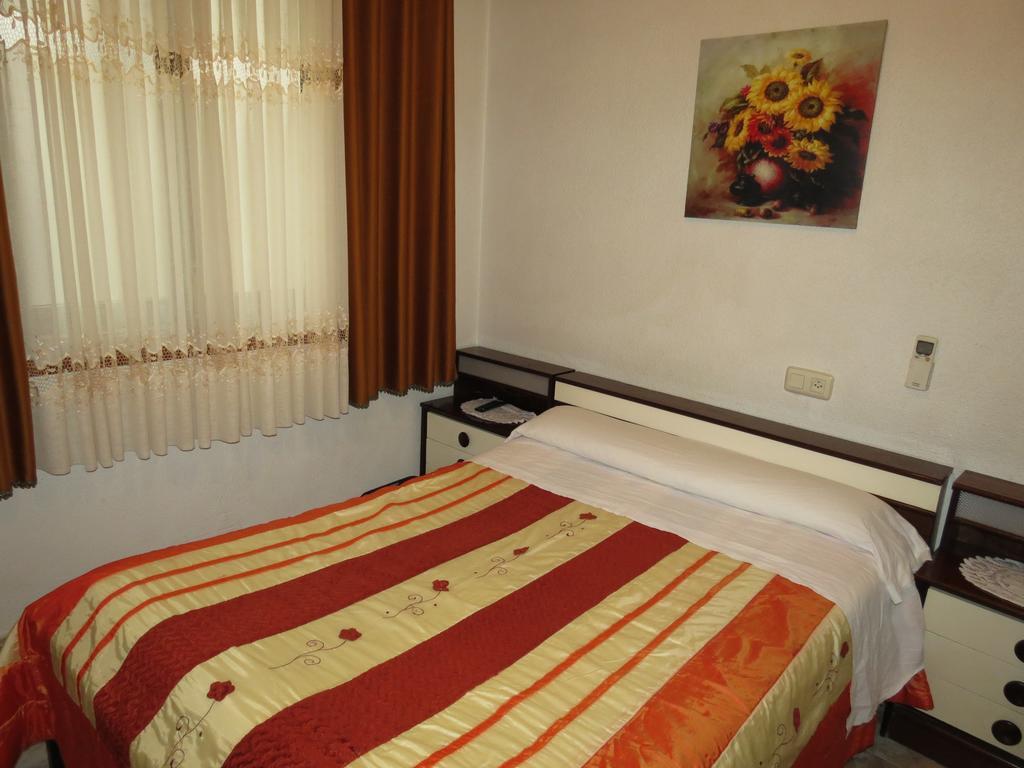 Hostal Palacios Fuencarral Мадрид Номер фото
