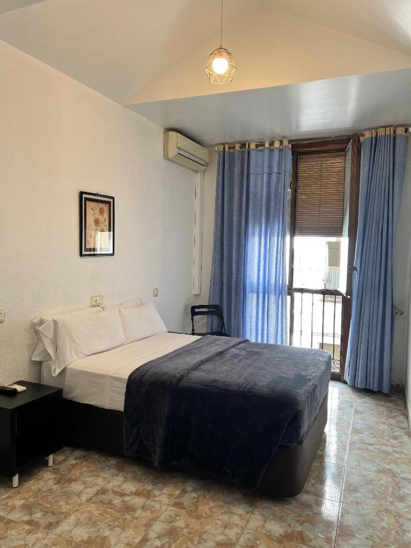 Hostal Palacios Fuencarral Мадрид Экстерьер фото