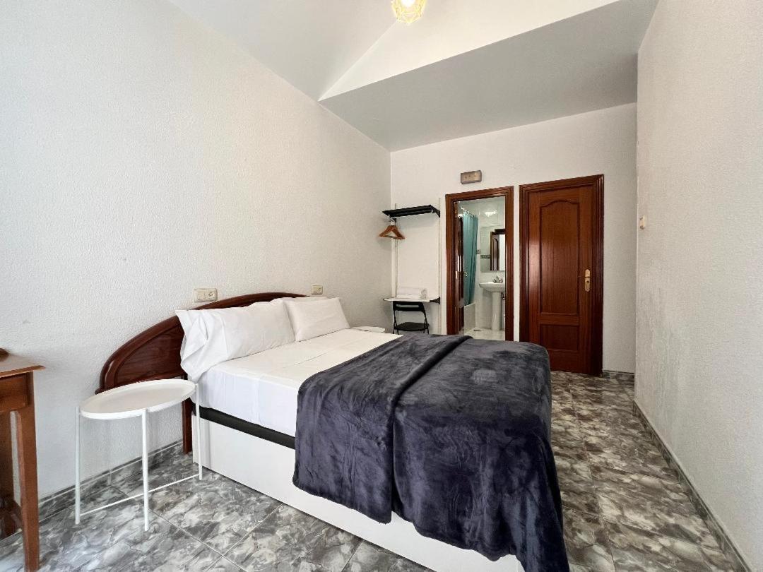 Hostal Palacios Fuencarral Мадрид Экстерьер фото