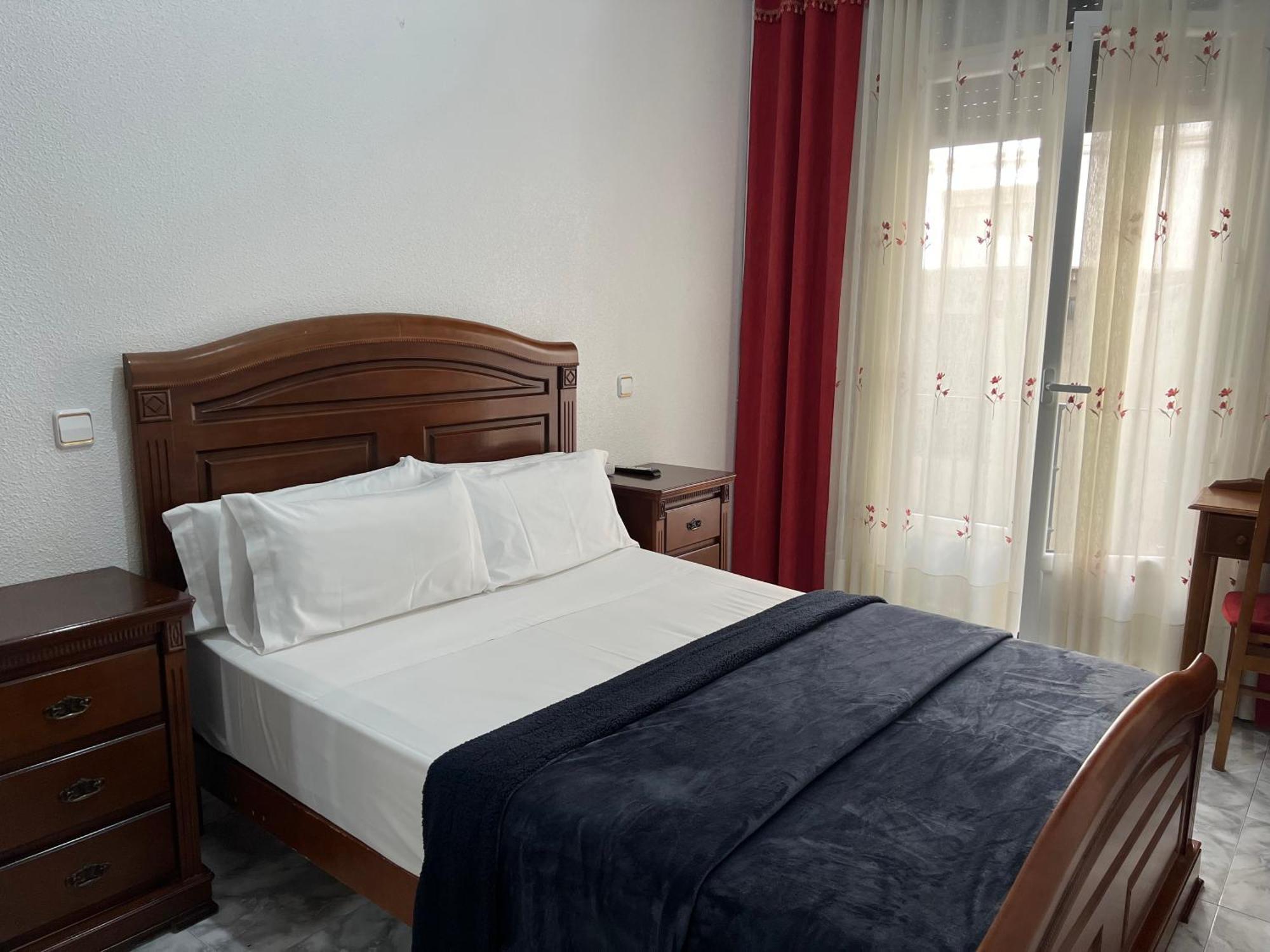 Hostal Palacios Fuencarral Мадрид Экстерьер фото