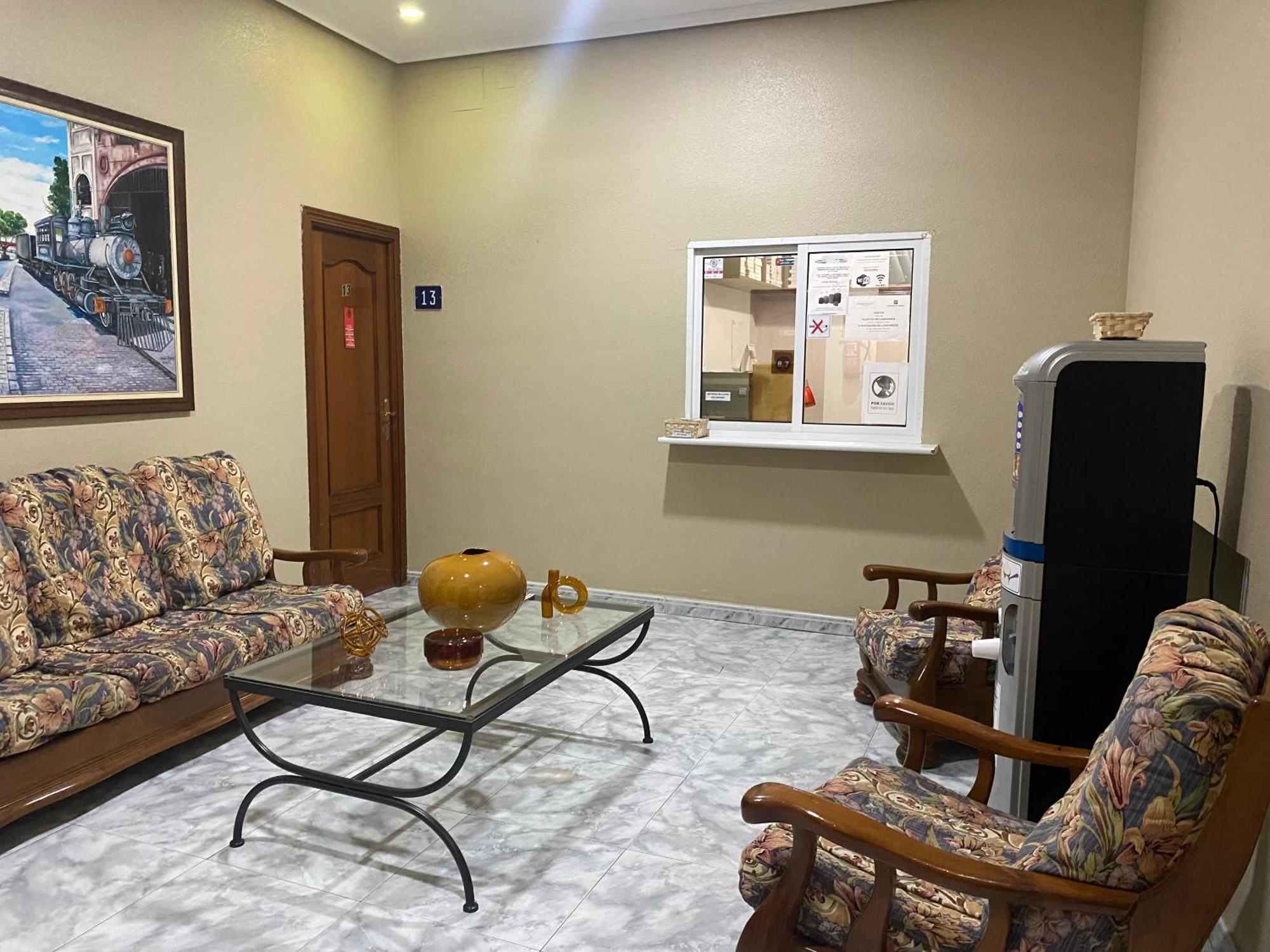 Hostal Palacios Fuencarral Мадрид Экстерьер фото