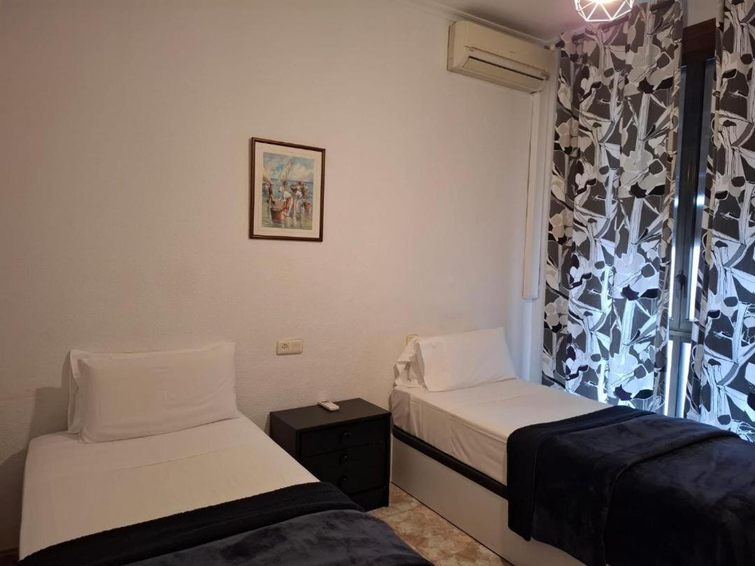 Hostal Palacios Fuencarral Мадрид Экстерьер фото