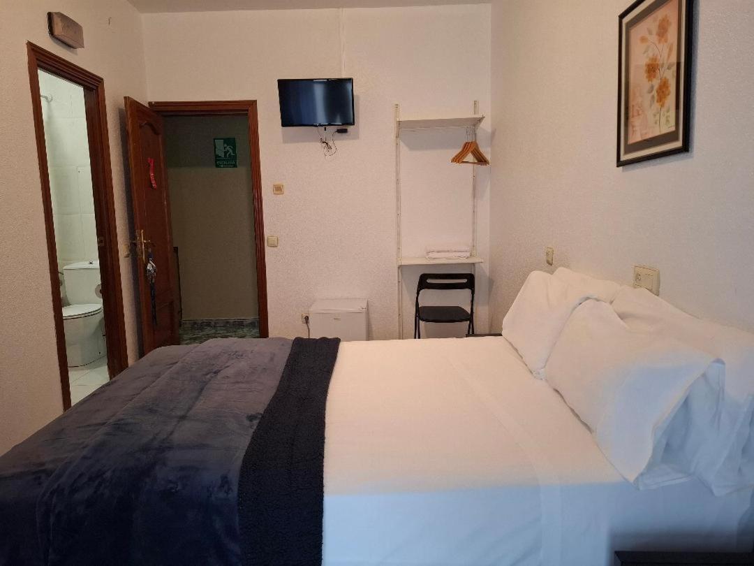 Hostal Palacios Fuencarral Мадрид Экстерьер фото