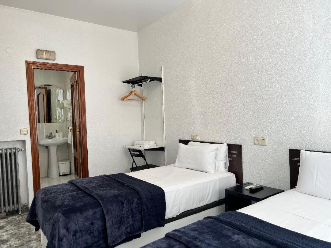Hostal Palacios Fuencarral Мадрид Экстерьер фото