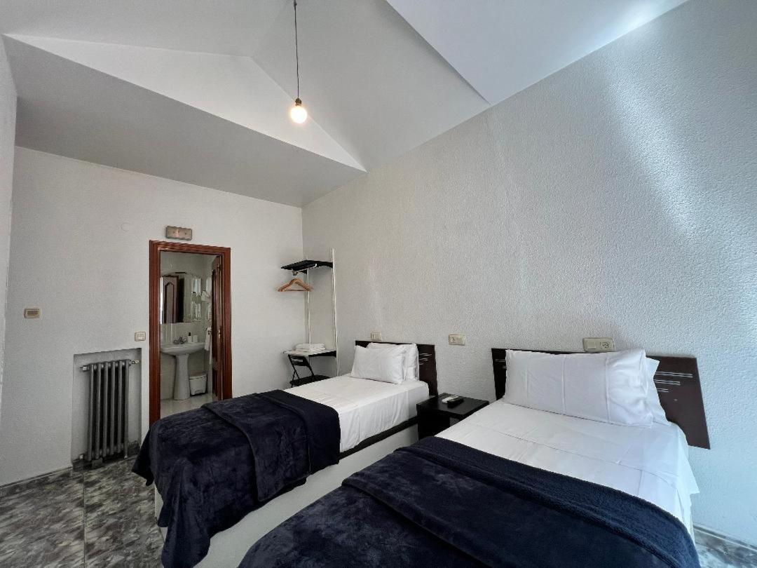 Hostal Palacios Fuencarral Мадрид Экстерьер фото