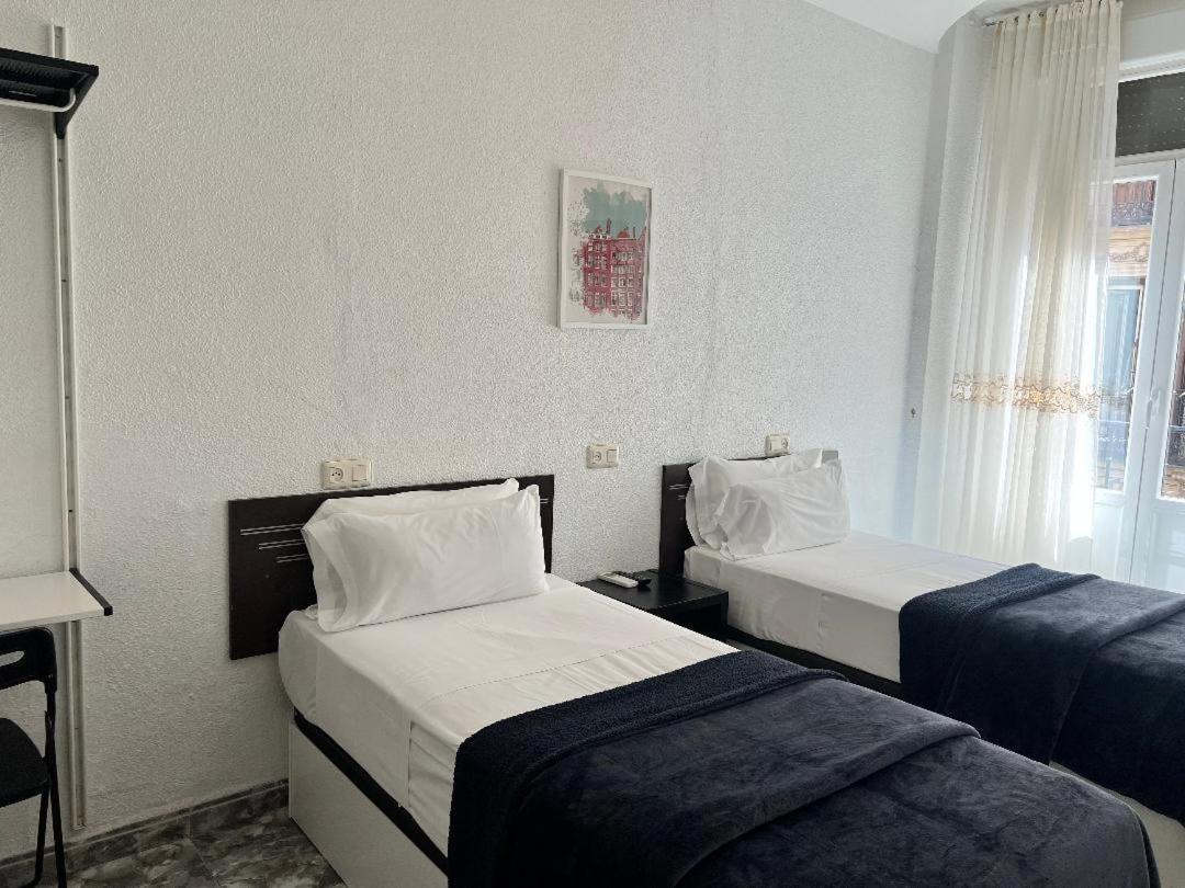 Hostal Palacios Fuencarral Мадрид Экстерьер фото