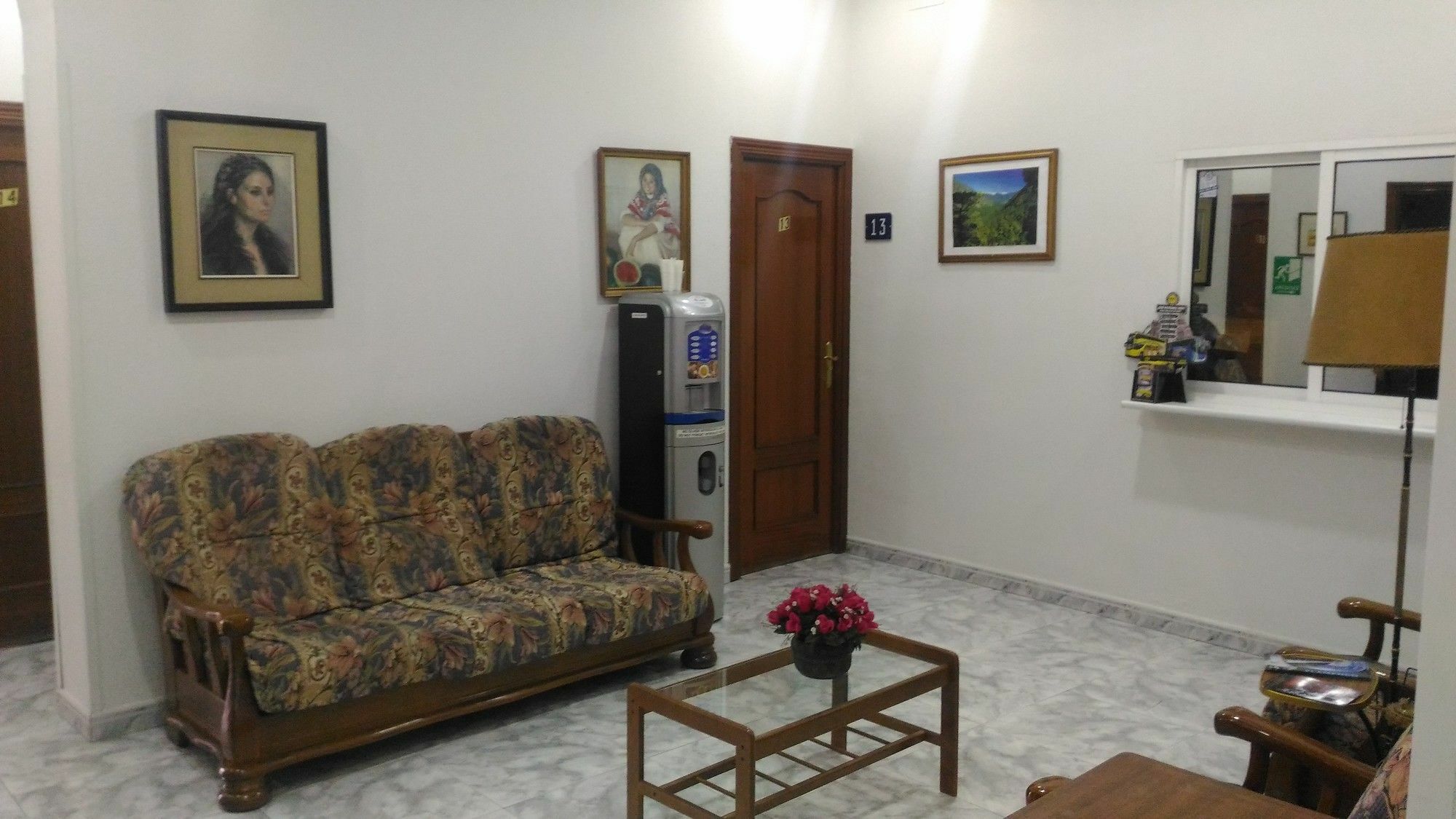 Hostal Palacios Fuencarral Мадрид Экстерьер фото